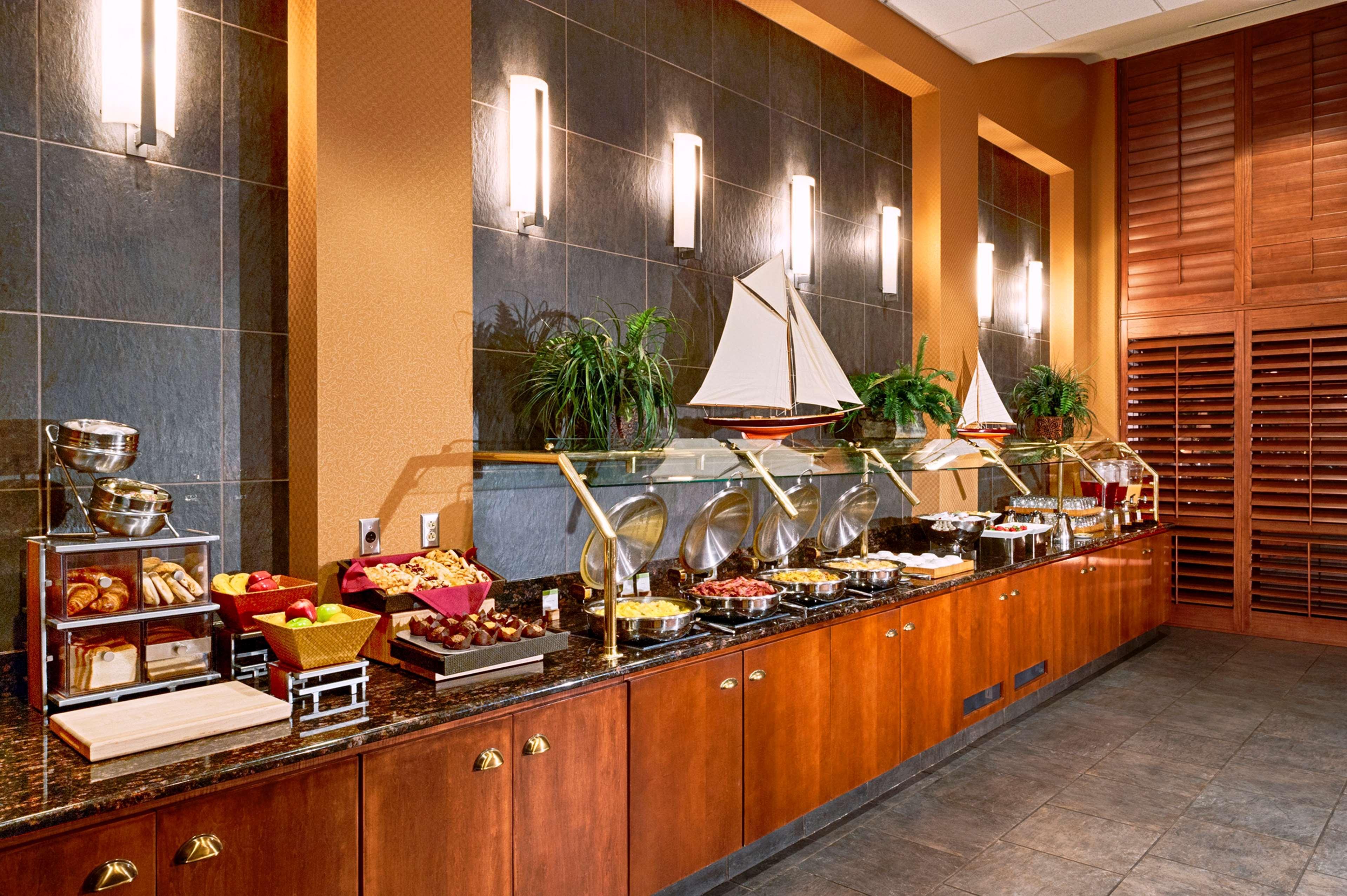 Doubletree By Hilton Bay City - Riverfront Экстерьер фото