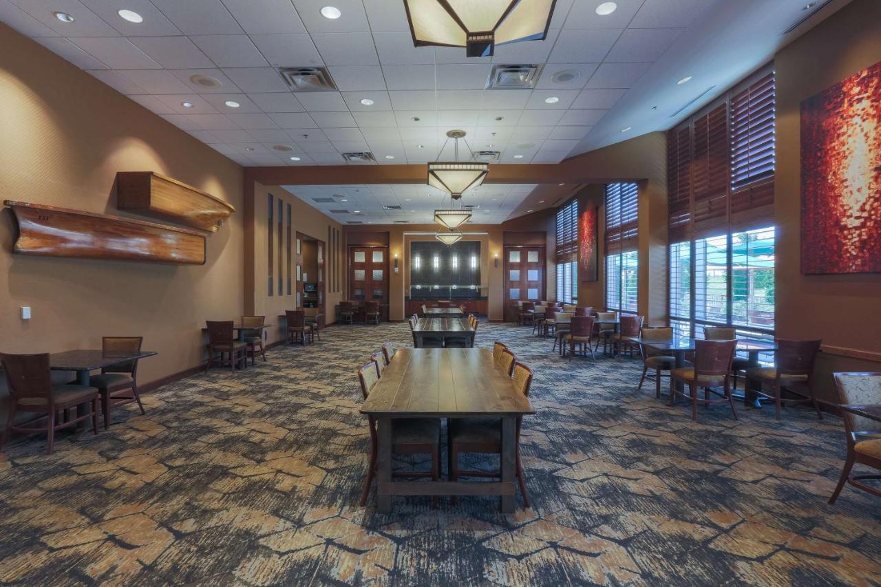 Doubletree By Hilton Bay City - Riverfront Экстерьер фото