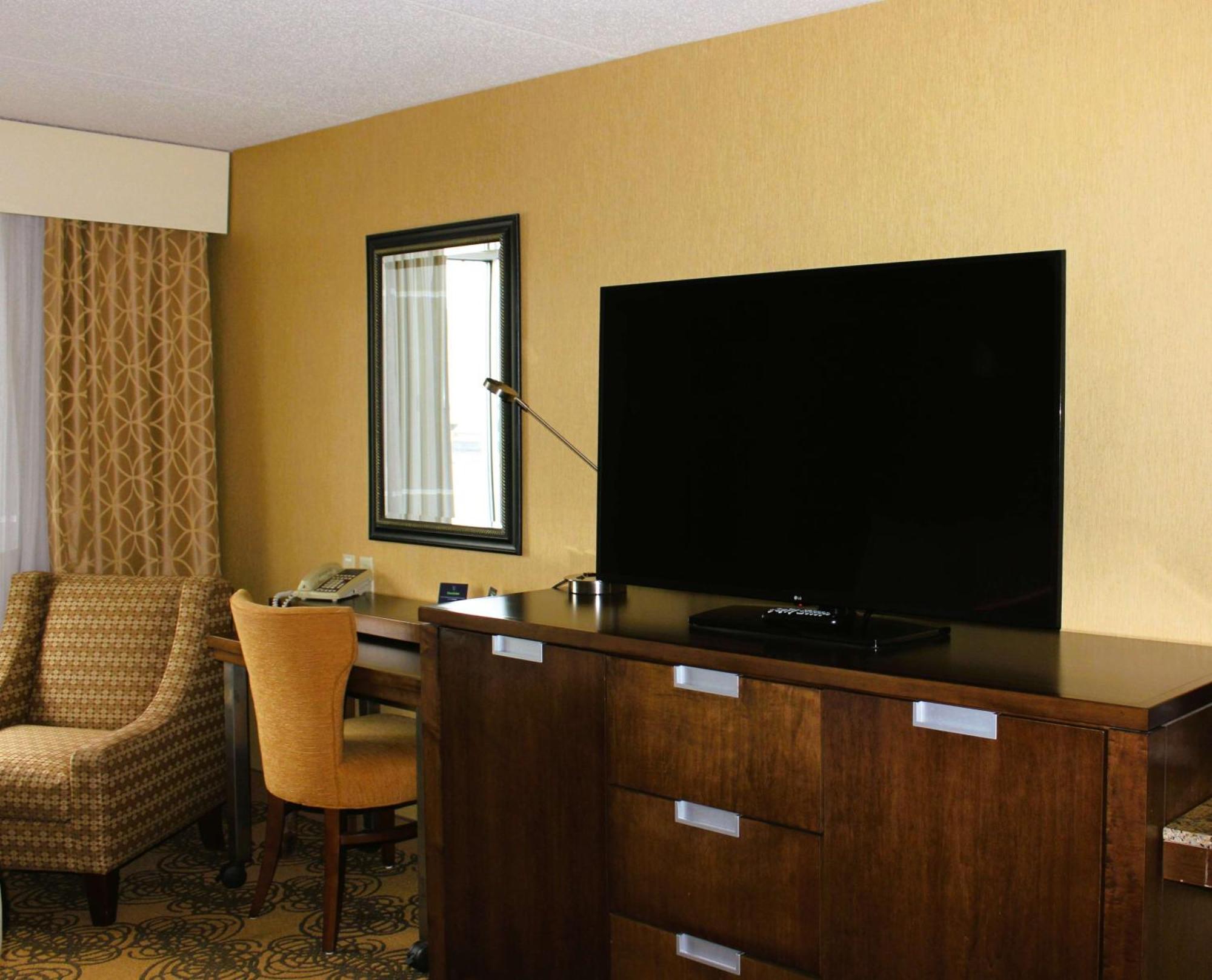 Doubletree By Hilton Bay City - Riverfront Экстерьер фото
