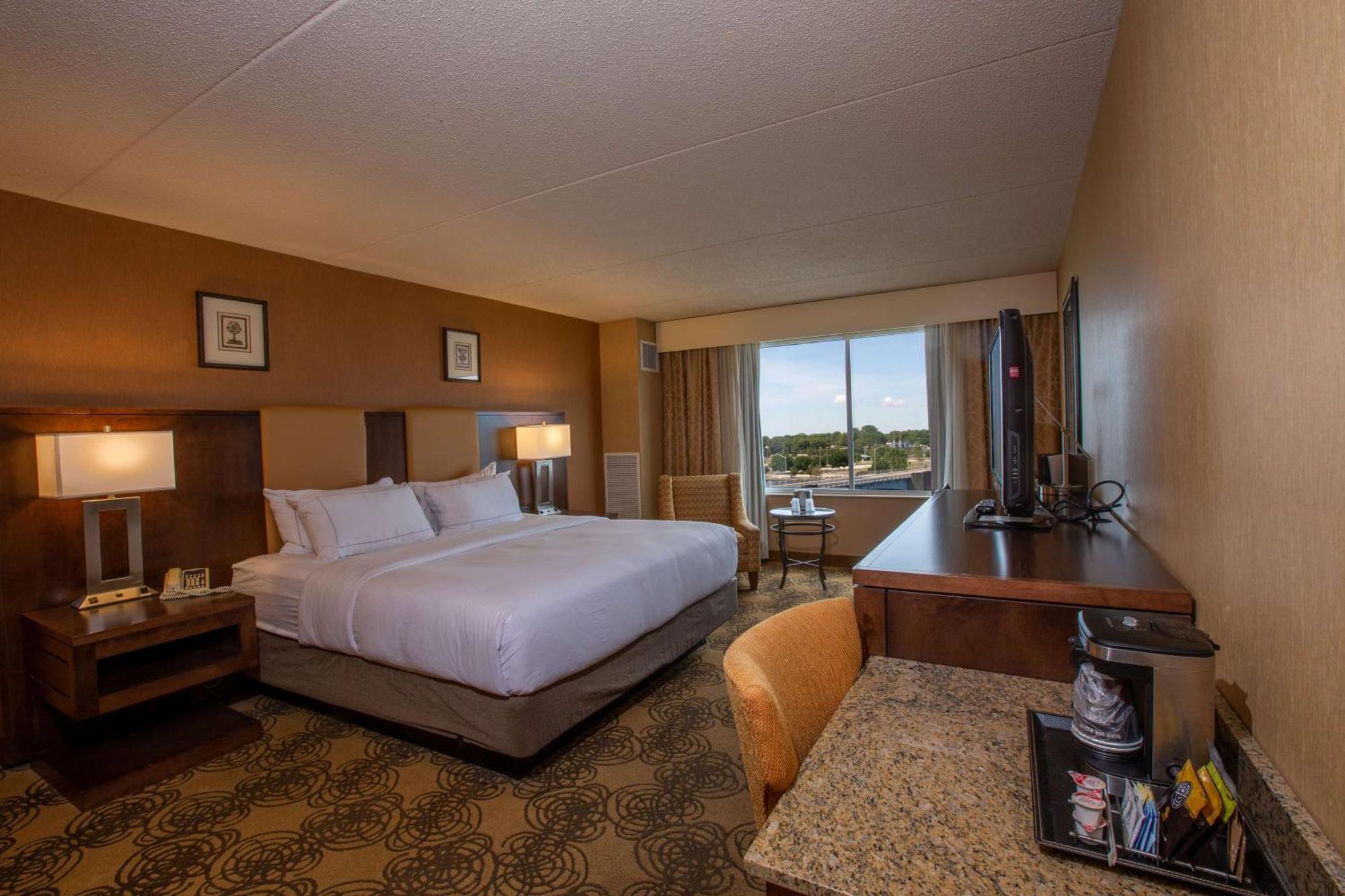 Doubletree By Hilton Bay City - Riverfront Экстерьер фото