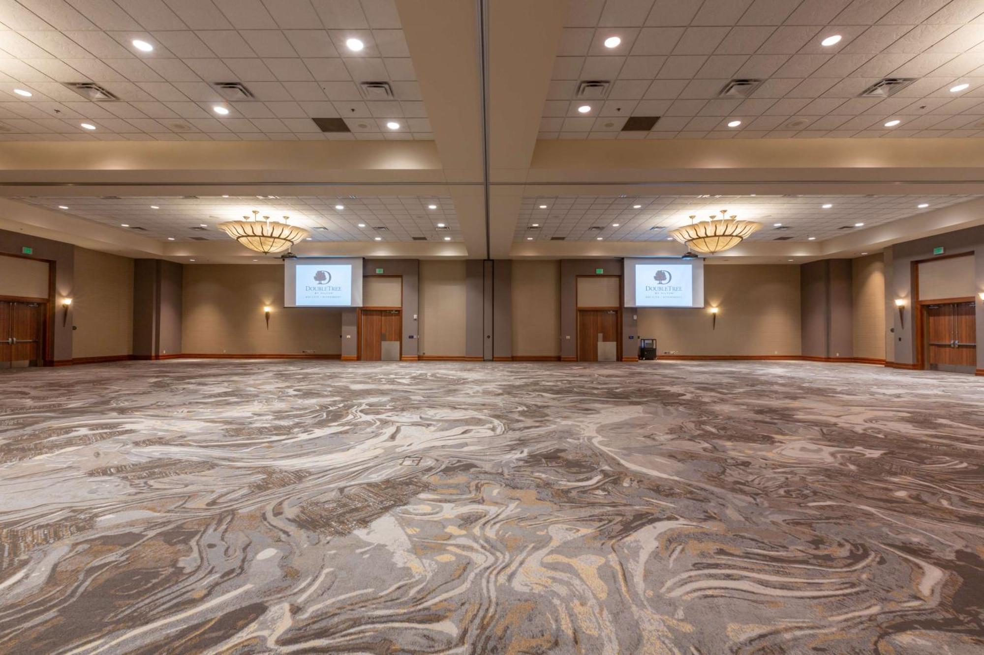 Doubletree By Hilton Bay City - Riverfront Экстерьер фото