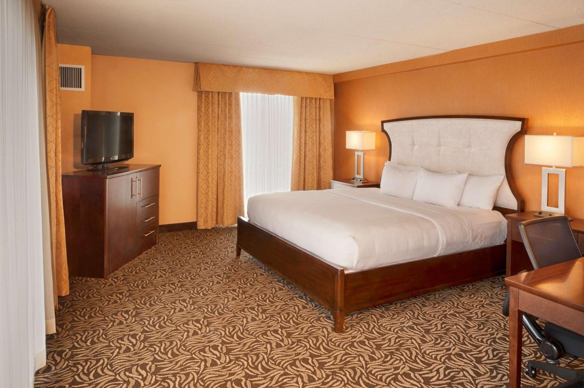 Doubletree By Hilton Bay City - Riverfront Экстерьер фото