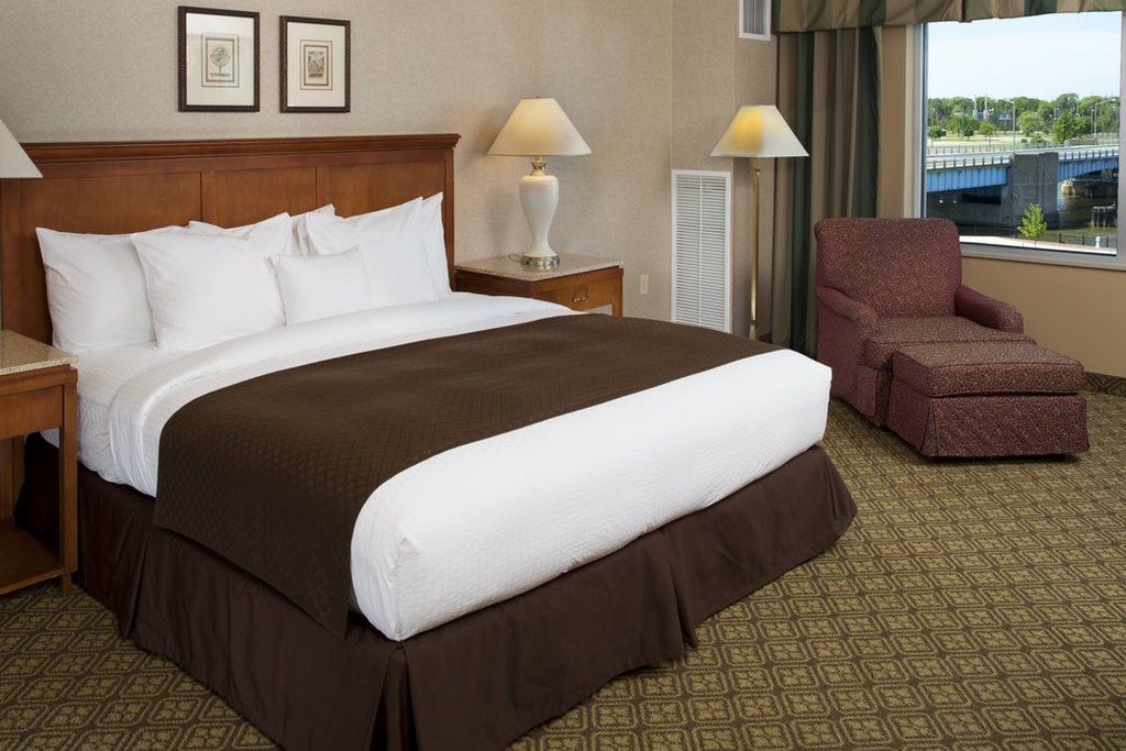 Doubletree By Hilton Bay City - Riverfront Номер фото